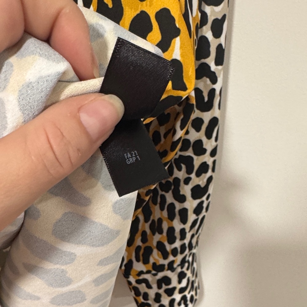 St. John Leopard Print Medium Shirt - Picture 8 of 10
